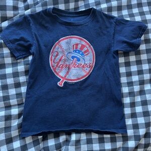 Yankees T-shirt, size small (5/6)